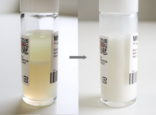 白いオイルをシェイクする前と後