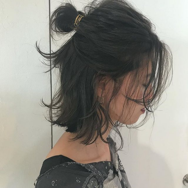 ボブだから似合う《ハーフアップ》の簡単アレンジ！前髪あり・なし別にやり方を解説♡ lamire [ラミレ]