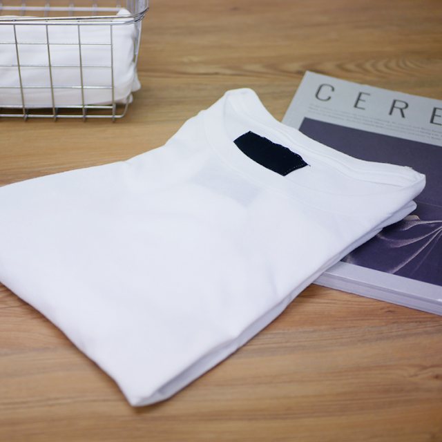 Tシャツのコンパクトな畳み方って 早い 簡単なたたみ方3パターン Lamire ラミレ