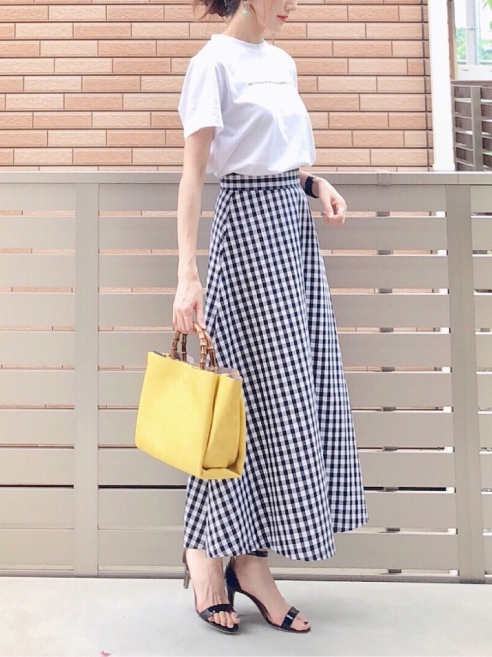 シンプル に愛されたい 白tシャツのトレンド着回しコーデ4選 Lamire ラミレ