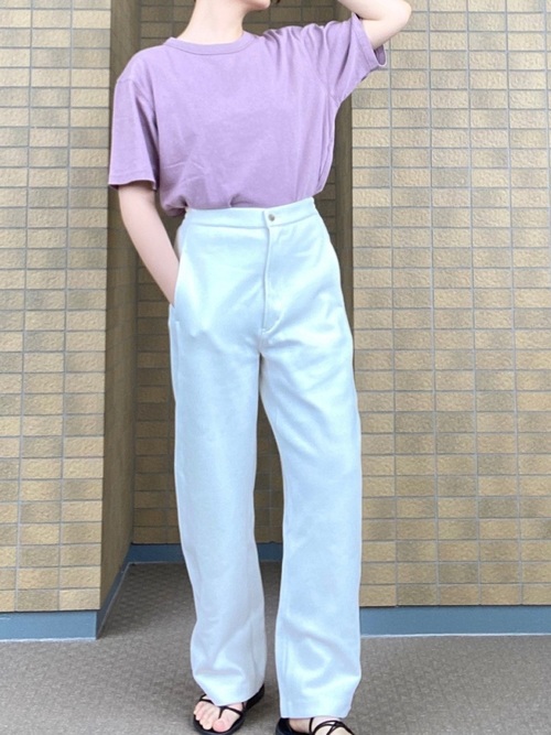 ユニクロの最新トップスコーデ