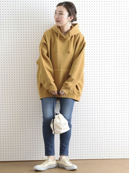 ゆるっとおしゃれしたくない 大人カジュアルが叶うパーカー デニムのコーデ4選 Lamire ラミレ