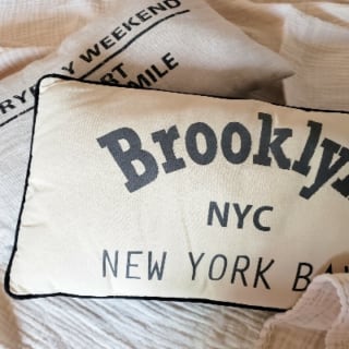 ニトリ英字クッション