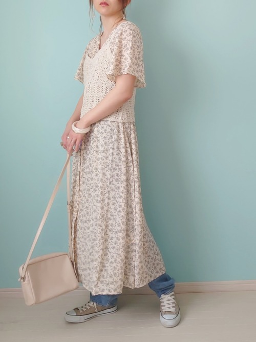 Guの花柄ワンピースが可愛い 大人っぽい着こなし方 コーデを紹介 Lamire ラミレ