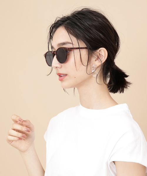 ADAM ET ROPE'のフラットレンズスモークサングラス