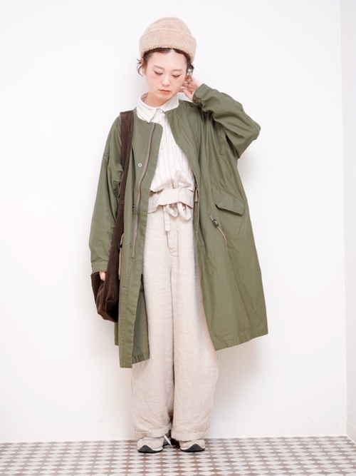 人気おすすめカーキアウターのレディースコーデ選 季節別に定番からトレンドまで着こなし方を特集 Lamire ラミレ