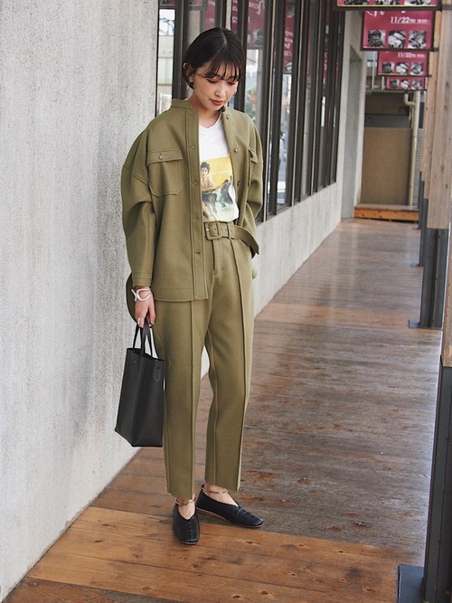 人気おすすめカーキアウターのレディースコーデ選 季節別に定番からトレンドまで着こなし方を特集 Lamire ラミレ