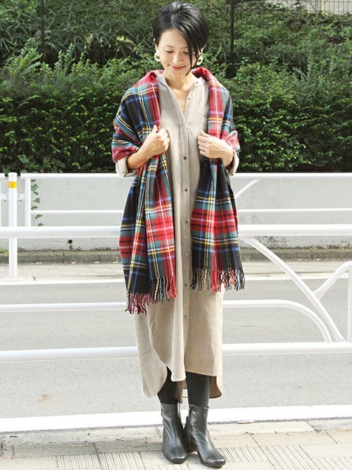 40代女性の人気おすすめシャツワンピコーデ選 季節別に定番からトレンドまで着こなし方を特集 Lamire ラミレ