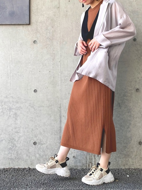 グレージャケットの人気おすすめレディースコーデ選 季節別に定番からトレンドまで着こなし方を特集 Lamire ラミレ