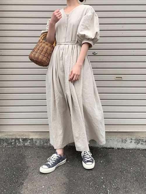 ワンピース スニーカーのゆる感コーデ選 楽なのにかわいい旬な着こなし Lamire ラミレ