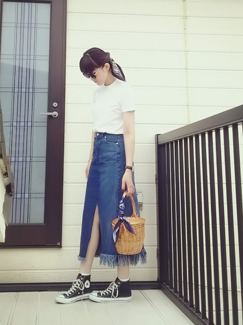 年 デニムロングスカートのコーデ選 30代 40代に似合う大人の着こなし Lamire ラミレ