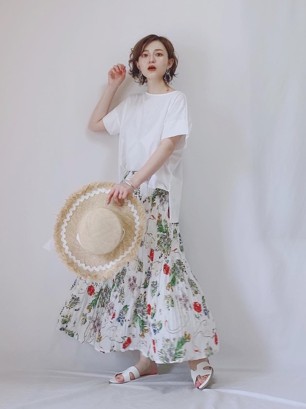 ユニクロの白Tシャツは一枚あるだけで使える!