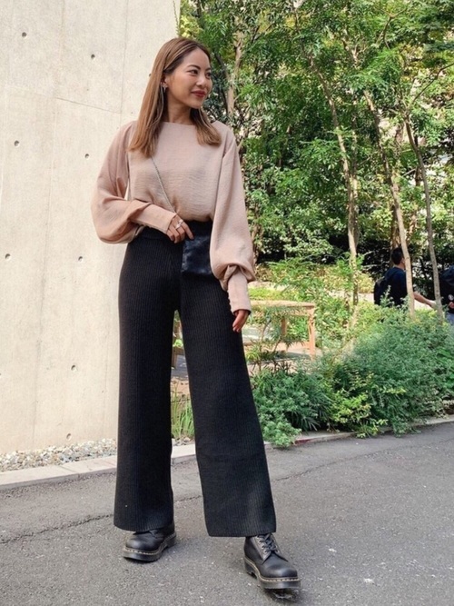 ドクターマーチンの人気レディースコーデ選 季節別に大人女子の履きこなしを特集 Lamire ラミレ