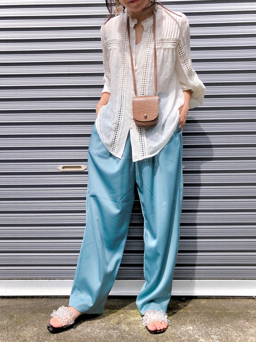 ZARAの刺繍ブラウスを使ったコーデ