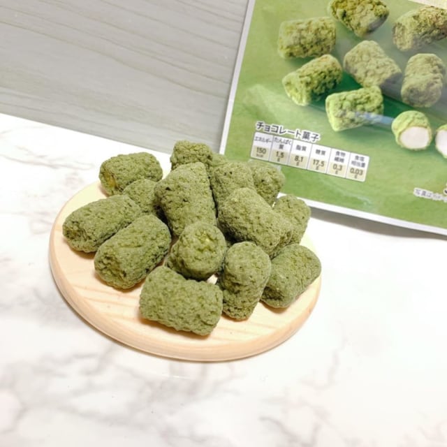 抹茶のちょおレートでコーティングされたマシュマロ