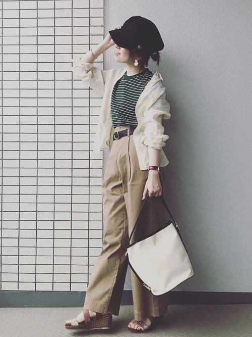 緑tシャツのおすすめレディースコーデ選 一味違う色でおしゃれ きれいめコーデ Lamire ラミレ