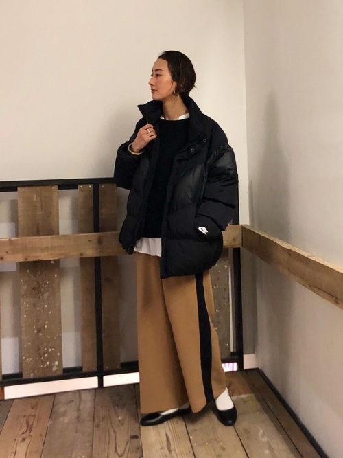 ラインパンツの人気おすすめレディースコーデ15選 大人っぽくスタイルアップするコツ Lamire ラミレ