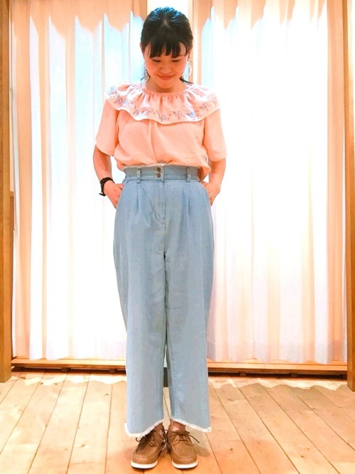 デッキシューズの人気レディースコーデ選 履くだけであか抜ける履きこなし術 Lamire ラミレ