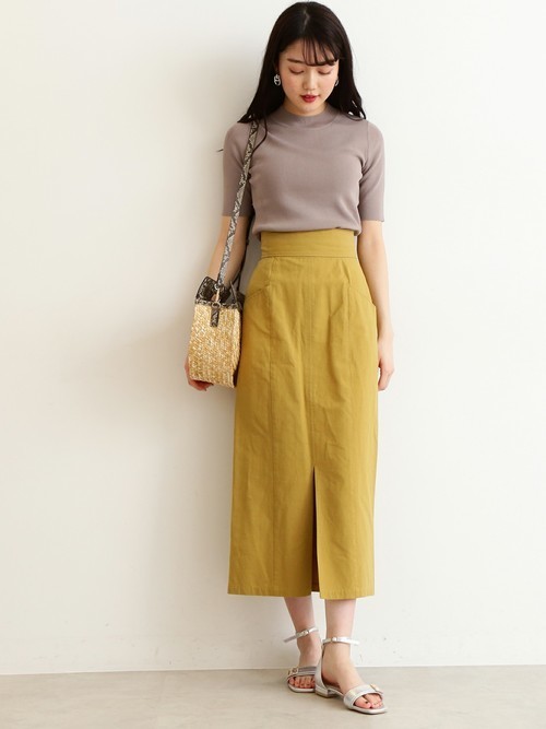 マスタードスカートの人気レディースコーデ選 華やぎが増すトレンドのコーデを紹介 Lamire ラミレ