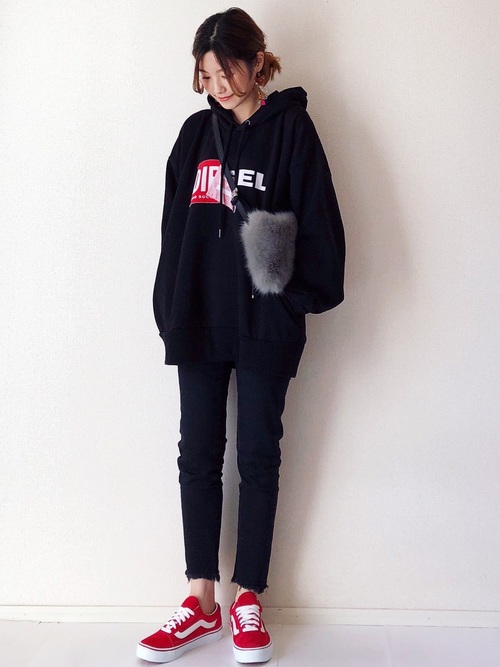 ディーゼルの人気おすすめレディースコーデ選 差がつく格上げ着こなし術を紹介 Lamire ラミレ