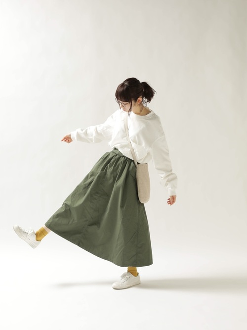 緑スカートの夏コーデおすすめ19選 10代から40代までおしゃれに見える組み合わせ Lamire ラミレ
