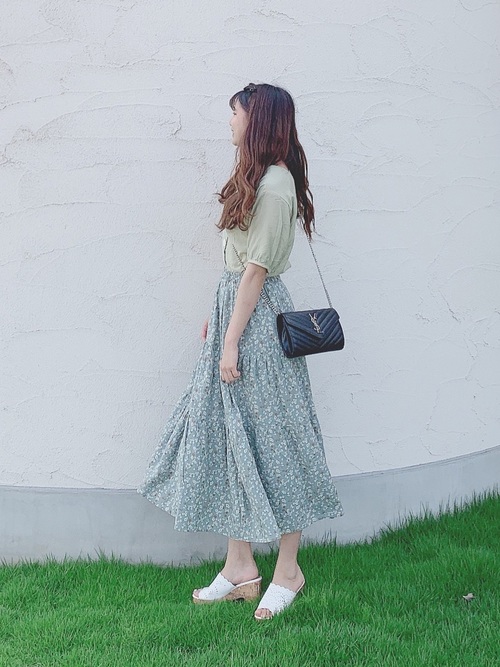 緑スカートの夏コーデおすすめ19選 10代から40代までおしゃれに見える組み合わせ Lamire ラミレ