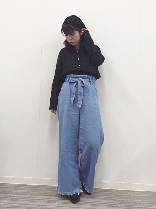 黒yシャツの人気おすすめレディースコーデ19選 大人魅力を引き出す着こなし術 Lamire ラミレ