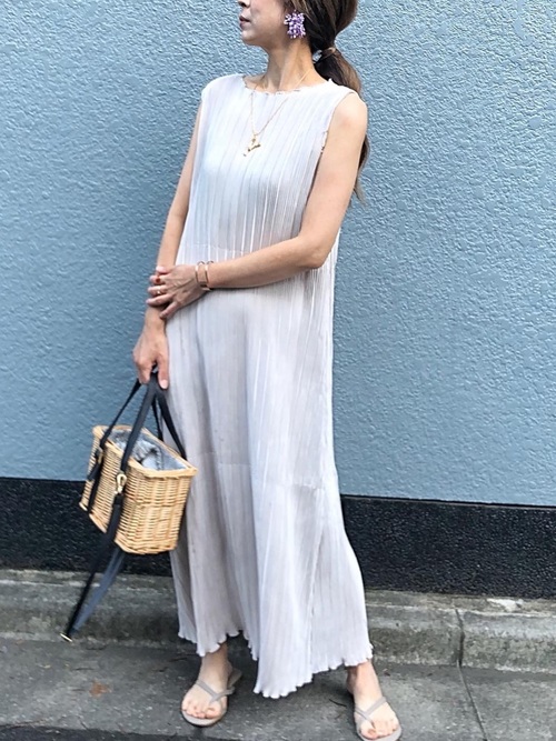 年トレンド ベージュのサンダルを使った大人かわいいコーデ選 履きこなし術 Lamire ラミレ