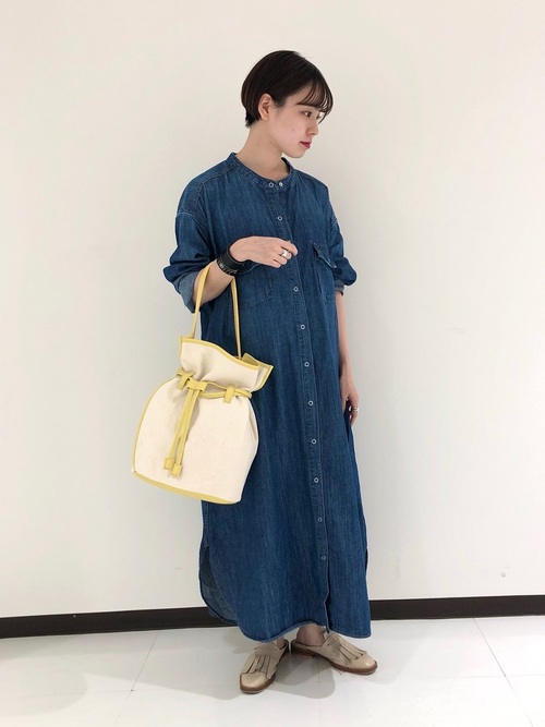 デニムロングシャツの人気コーデ14選 大人カジュアルに着まわせるおしゃれコーデ術 Lamire ラミレ