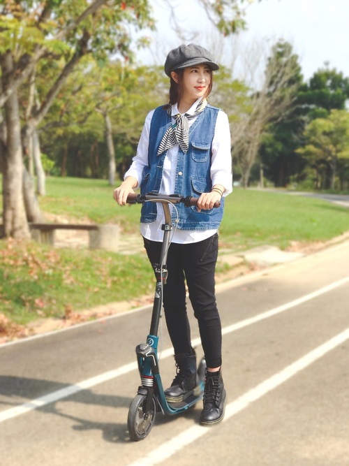 おすすめレディースデニムベストコーデ16選 季節別のカジュアルかわいい着こなし術 Lamire ラミレ