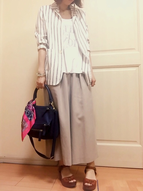 ストライプジャケット パンツの人気レディースコーデ15選 大人クールな着こなし術 Lamire ラミレ