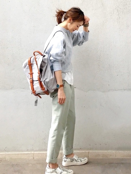 グレーリュックおすすめコーデ選 万能で大人かわいいグレーリュックの取り入れ方 Lamire ラミレ