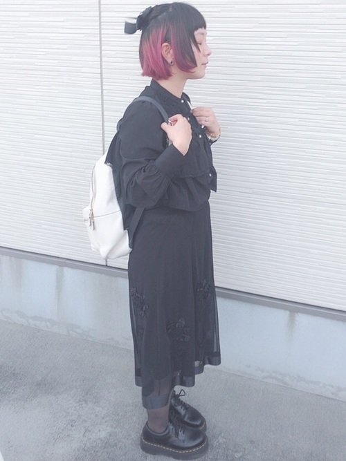 コーチのリュックの人気コーデ選 高級感ある大人かわいい着こなしを色別に紹介 Lamire ラミレ