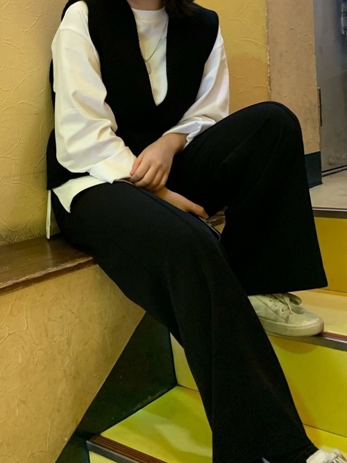 ベストを使った韓国風レディースコーデおすすめ19選 重ね着でおしゃれな着こなし術 Lamire ラミレ