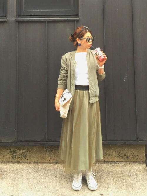 カーキma 1 人気のおすすめレディースコーデ選 大人女子のこなれ感を演出 Lamire ラミレ