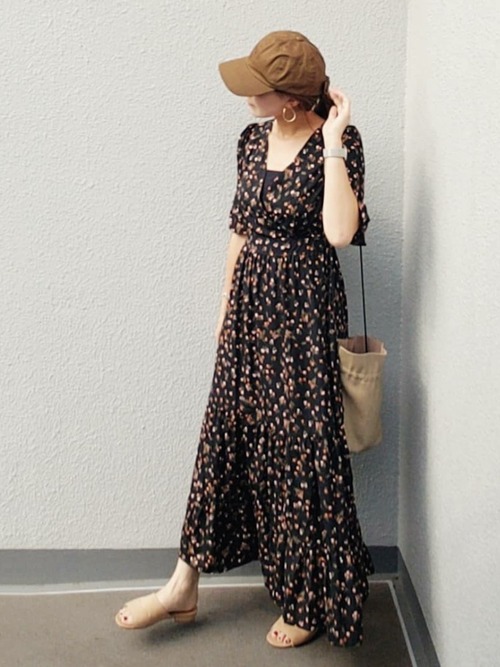 カーキキャップの人気コーデ19選 おしゃれカラーでコーデを格上げする着こなし術 Lamire ラミレ