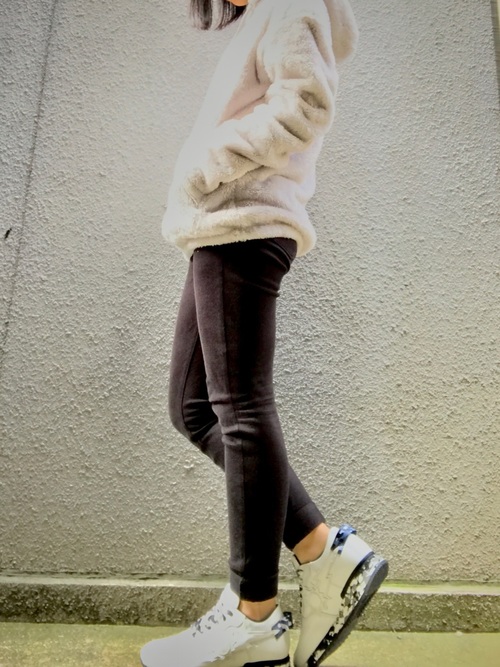 アーバンサンのおすすめレディースコーデ16選 人気色 迷彩スニーカー合わせ方特集 Lamire ラミレ