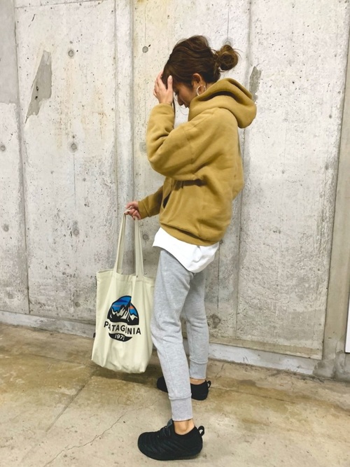 人気おすすめレディースrvcaコーデ19選 スタイルアップな大人女子コーデを紹介 Lamire ラミレ