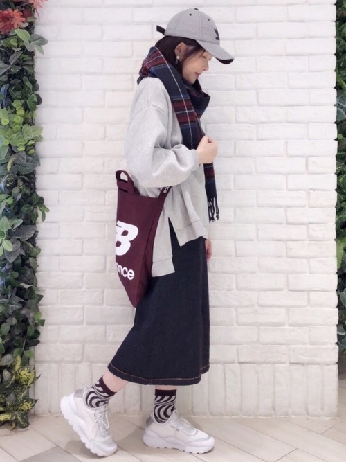 アディダスオリジナルスの人気コーデ18選 大人かわいいスポーツミックスコーデを紹介 Lamire ラミレ