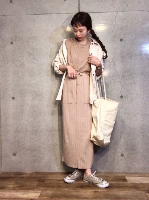 Leeのtシャツコーデの人気レディース15選 簡単おしゃれカジュアルの着こなし術 Lamire ラミレ