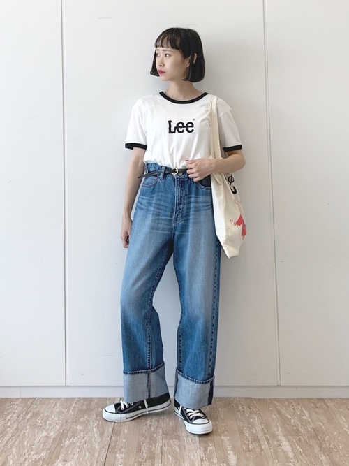 Leeのtシャツコーデの人気レディース15選 簡単おしゃれカジュアルの着こなし術 Lamire ラミレ