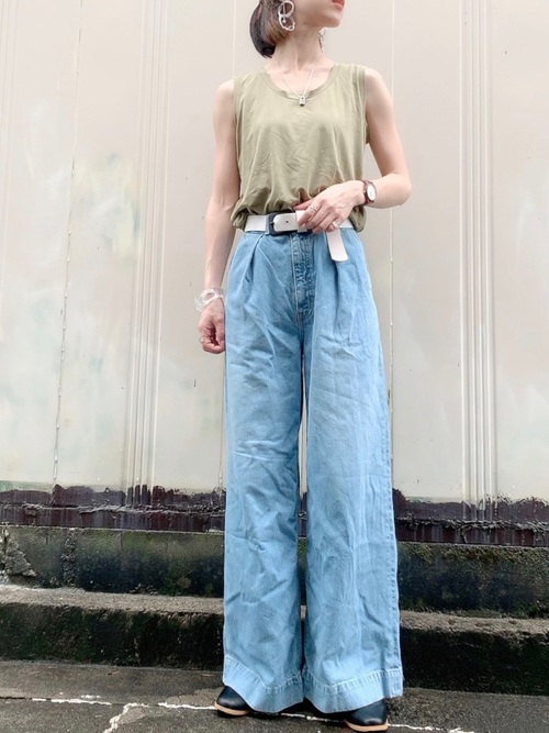 アズールの人気レディースコーデ19選 シンプルでもおしゃれな女性の着こなし特集 Lamire ラミレ