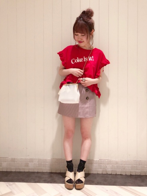 エルモ風の人気おすすめレディースコーデ15選 Usj映えする大人かわいい着こなし Lamire ラミレ