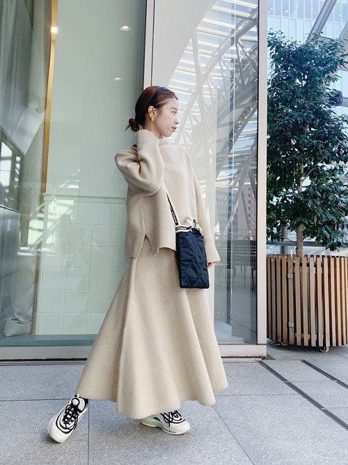 サコッシュの人気レディースコーデ19選 おしゃれ女子が夢中の毎日使える着こなし術 Lamire ラミレ