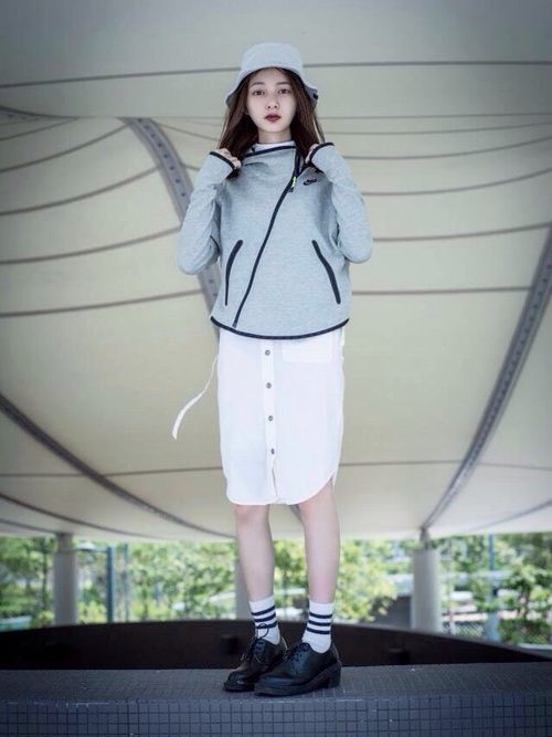 Nike ナイキ テックフリースの人気レディースコーデ18選 普段使いコーデ術 Lamire ラミレ