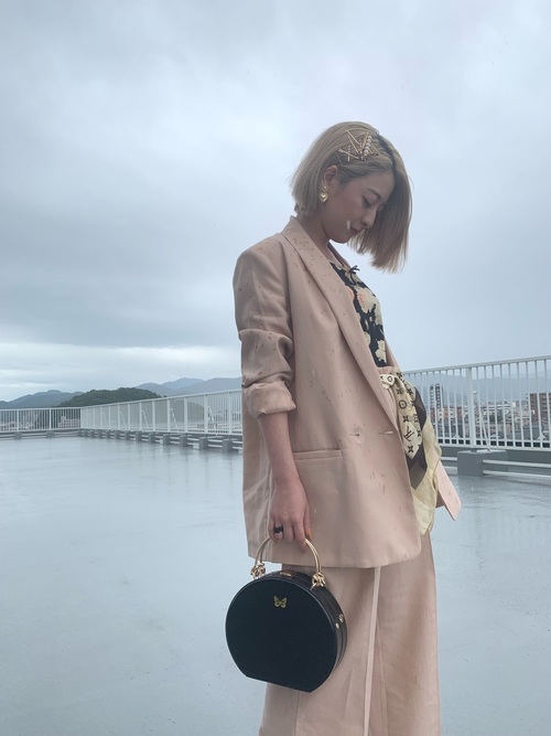 結婚式のスーツコーデおすすめ選 普段使いできるスーツを華やかに着回すコーデ術 Lamire ラミレ