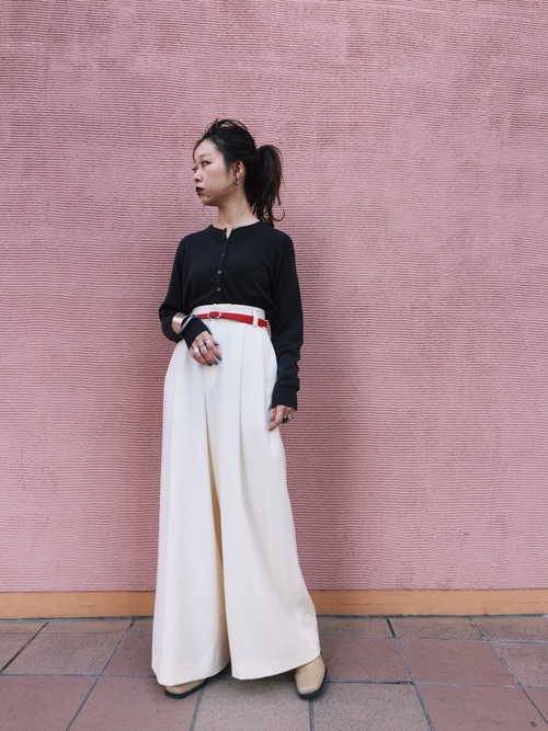 赤ベルトコーデの人気おすすめレディース15選 センスアップなお手本スタイルを紹介 Lamire ラミレ