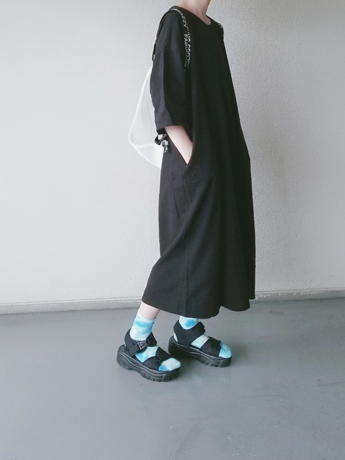 年レディース 白リュックの人気大人コーデ選 大人の女子着こなし術 Lamire ラミレ