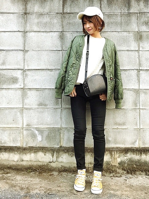 白キャップおすすめレディースコーデ選 ぬけ感を演出できる大人のコーデ術特集 Lamire ラミレ