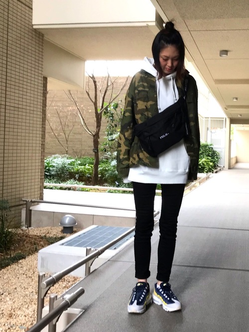 イエローのエアマックス95人気おすすめレディースコーデ17選 アクセント履きこなし術 Lamire ラミレ